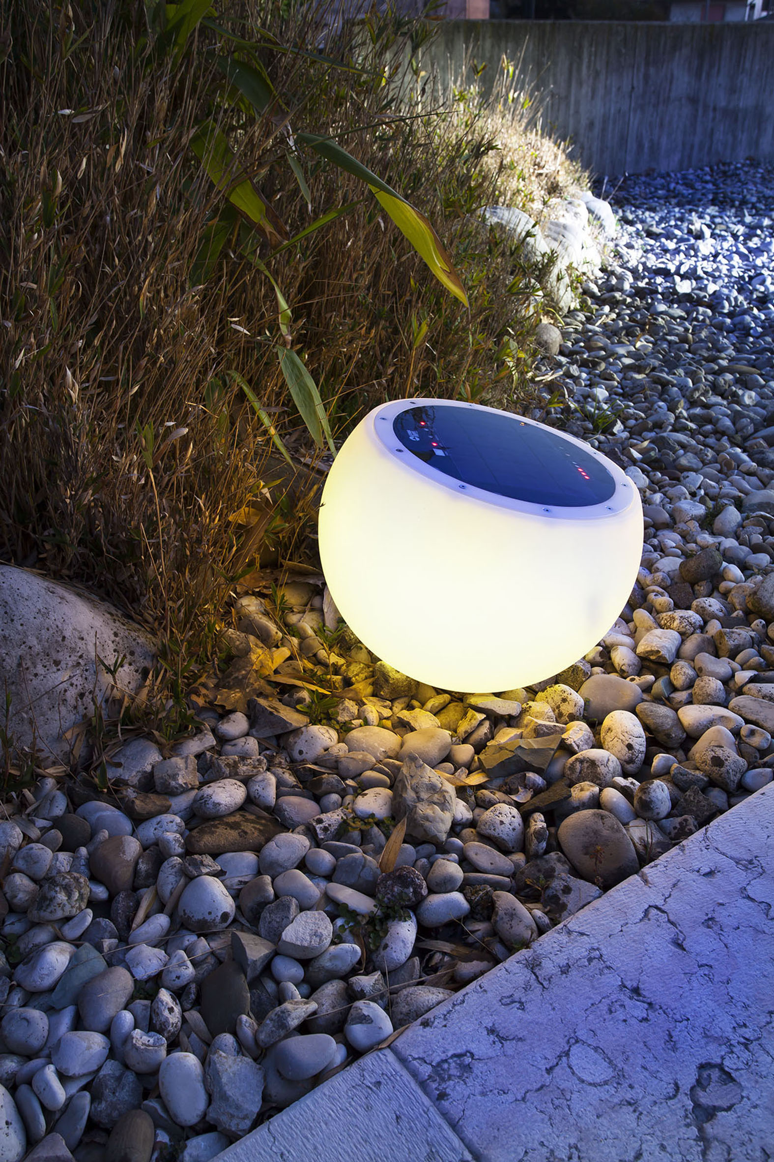Oh!Solar_Linea Light Group_amb.jpg